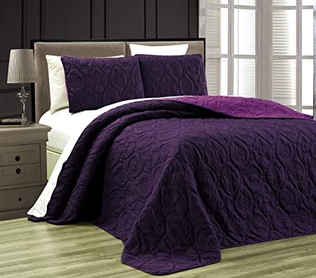 Purple Bedroom Ideas for Teenage Girls 3 The Old Summers Home Purple bedrooms make a statement! Before you start that makeover, check out these purple bedroom ideas for teenage girls. She will love her new bedroom decor!