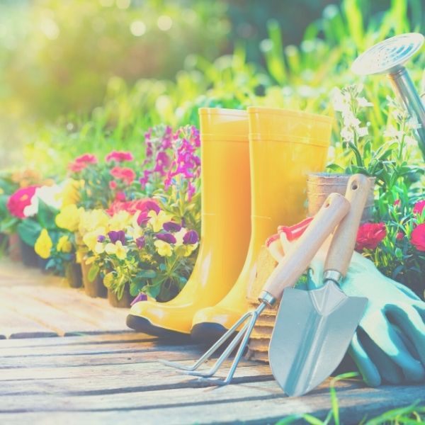 60 Funny Gardening Puns and Jokes 1 funny gardening puns and jokes 1 The Old Summers Home Home decor, DIY projects, gardening, and all things to make your home a happier place to live - all year long!