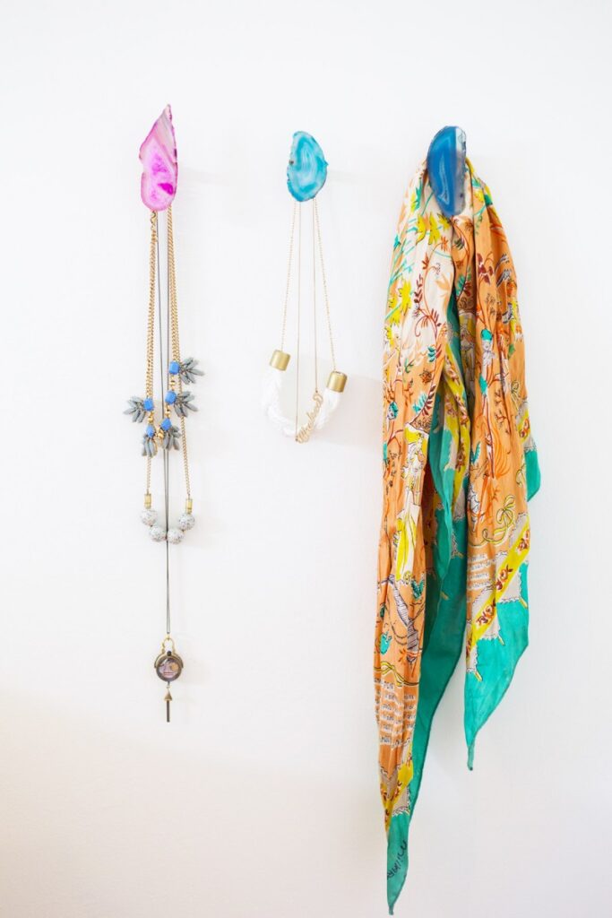 21 Teenage Girl Wall Decor Ideas for Her Bedroom 8 21 Teenage Girl Wall Decor Ideas for Her Bedroom 4 agate wall hooks4 800x1200 1 The Old Summers Home As a teenager, I always wanted to decorate my bedroom with my favorite colors. I remember pouring over the Sears catalog and circling all of the bedding,
