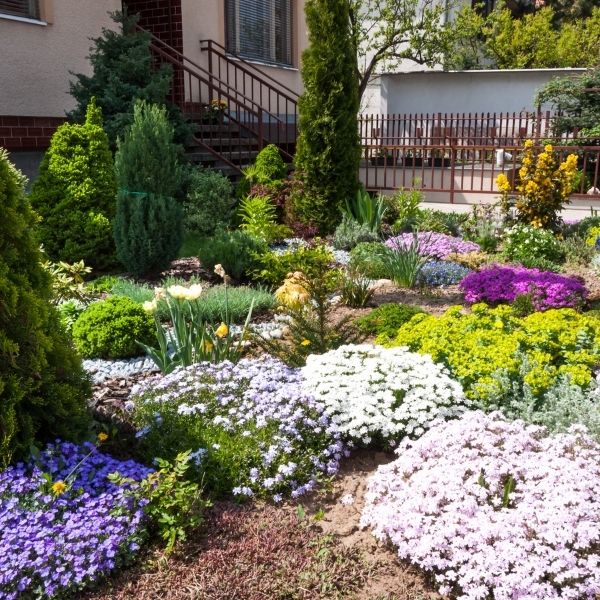 Beautiful Landscaping Ideas for Front of House 1 front yard landscaping 1 The Old Summers Home
