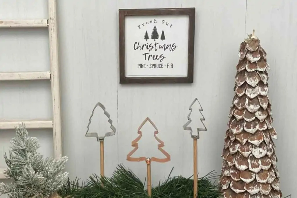 15 DIY Minimalist Christmas Decor on a Budget Ideas 9 Craft using christmas tree cookie cutters 1024x683 1 The Old Summers Home This holiday season, bring hygge into your home with a look that is calm, inviting and understated, and do it without spending a ton of money. From the fresh