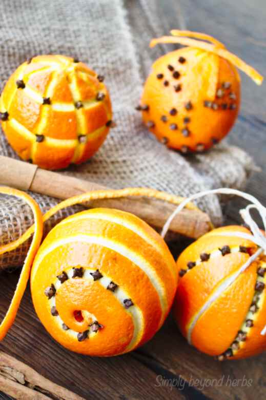 15 DIY Minimalist Christmas Decor on a Budget Ideas 5 Orange pomanders25 The Old Summers Home This holiday season, bring hygge into your home with a look that is calm, inviting and understated, and do it without spending a ton of money. From the fresh