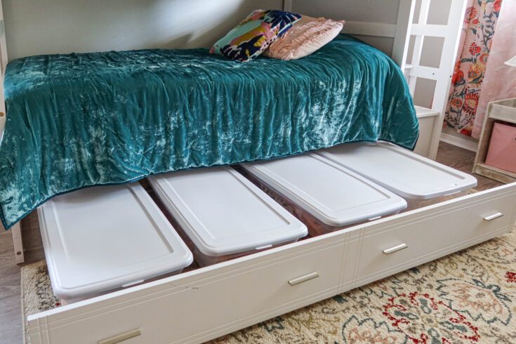 15 Best Small Bedroom Organization Ideas 11 Under the bed storage idea with storage bins on a trundle 4 735x490 1 The Old Summers Home Today we're going to look at some small bedroom organization ideas that will have you living large in no time.