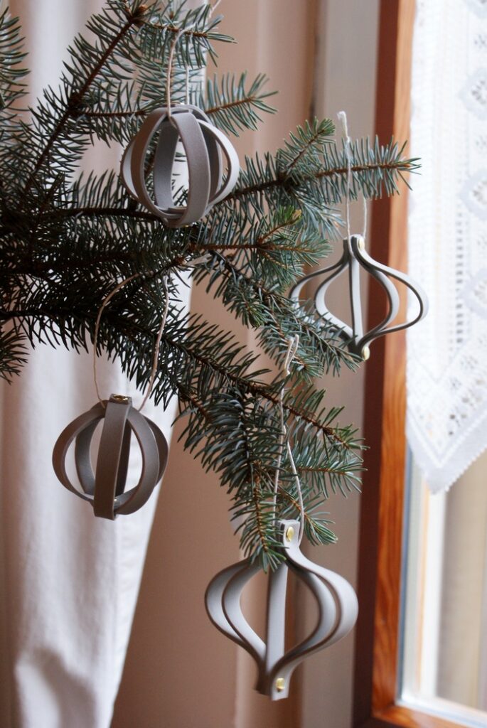 15 DIY Minimalist Christmas Decor on a Budget Ideas 14 diy minimal christmas tree ornaments scandinavian geometric decorations decorazioni faidate albero natale francinesplaceblog 22 The Old Summers Home This holiday season, bring hygge into your home with a look that is calm, inviting and understated, and do it without spending a ton of money. From the fresh