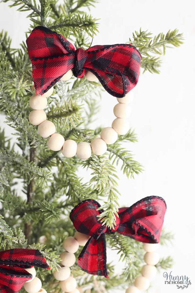 15 DIY Minimalist Christmas Decor on a Budget Ideas 8 15 DIY Minimalist Christmas Decor on a Budget Ideas 8 wreath ornament with beads 682x1024 1 The Old Summers Home This holiday season, bring hygge into your home with a look that is calm, inviting and understated, and do it without spending a ton of money. From the fresh