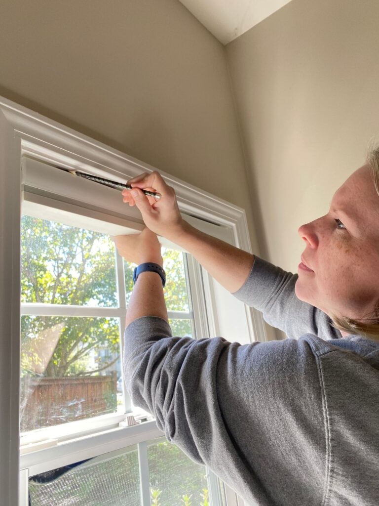 How to Hang Blinds Without Drilling | No Tools Blinds 3 use pencil to mark bracket space